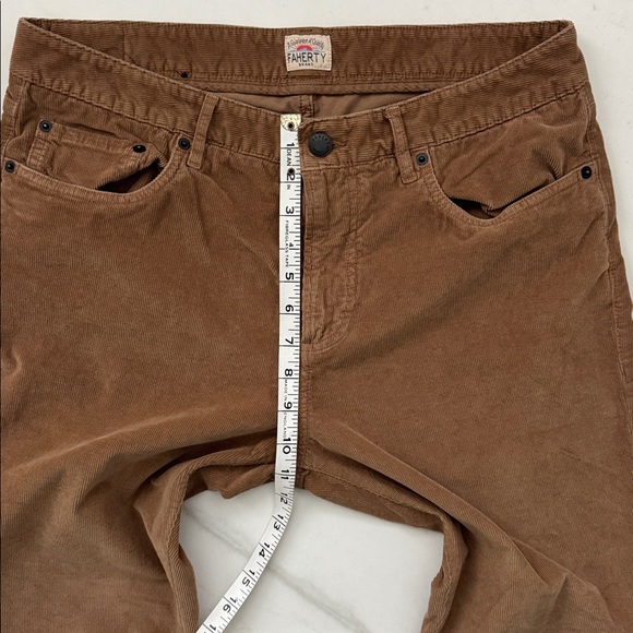 EUC Hardly Worn Men’s Faherty Stretch Corduroy 5-Pocket Pant
Size 32 x 30 - Picture 2 of 9